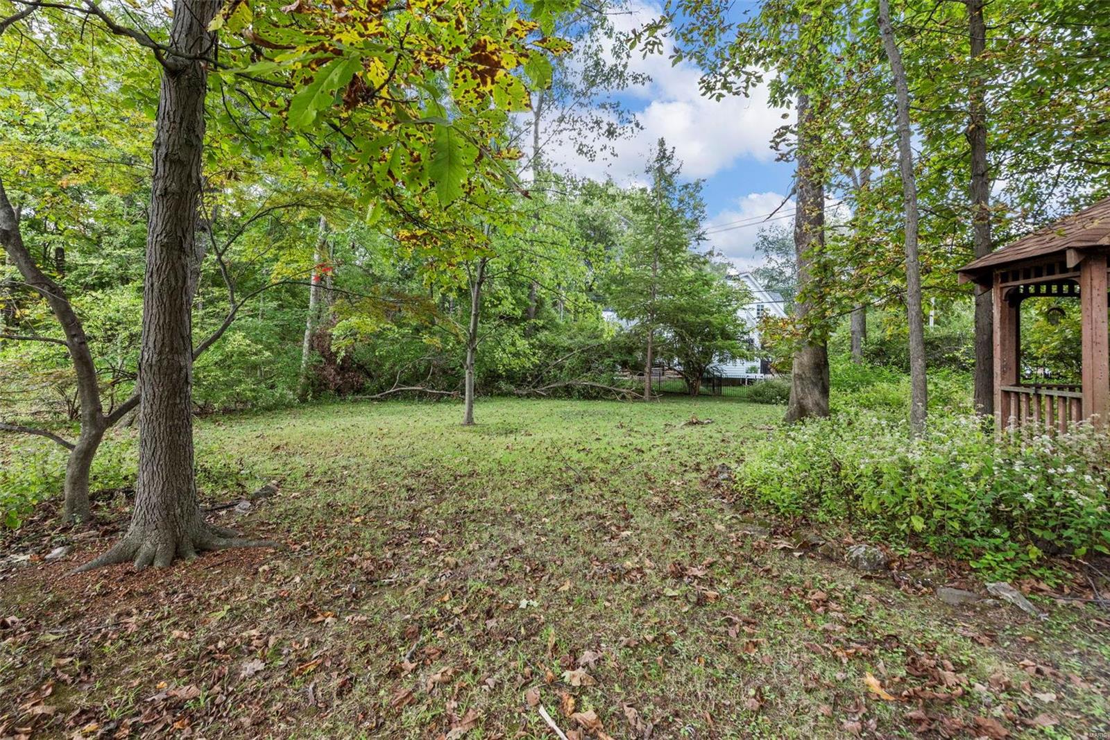 122 Frontenac Forest St.