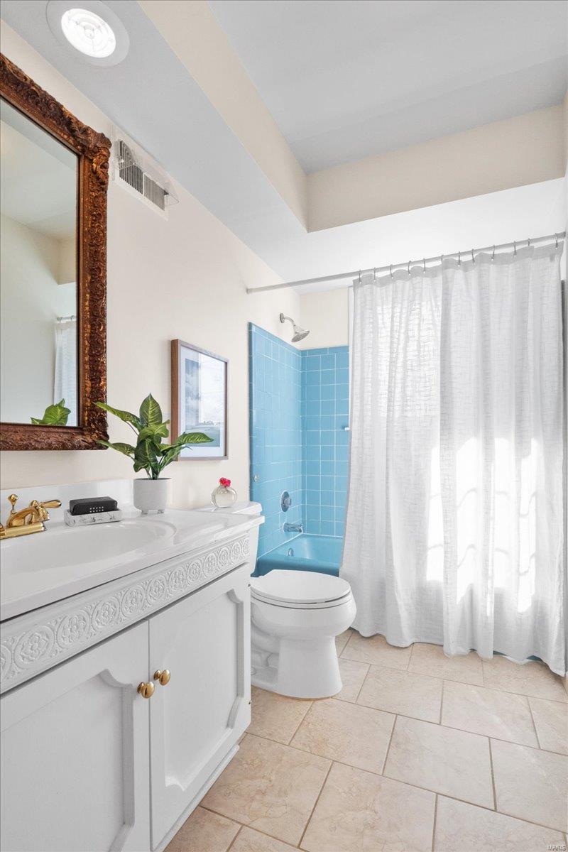 11920 Country Club Drive