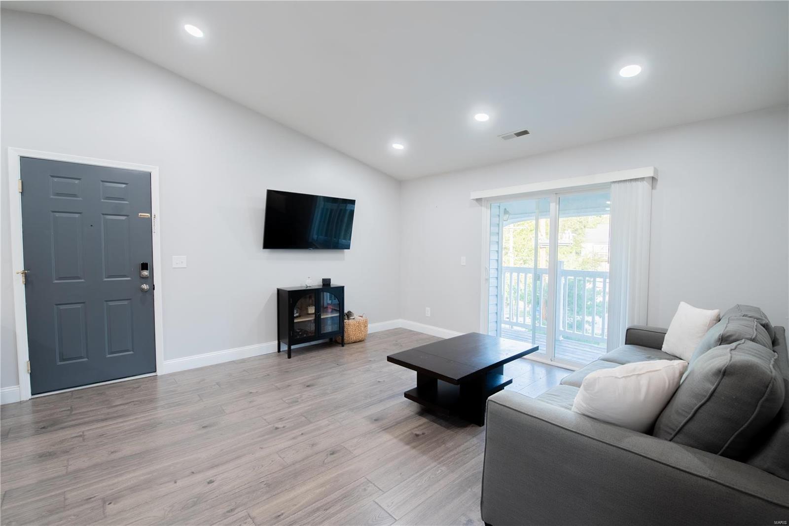 1960 Marine Terrace Drive Unit: J