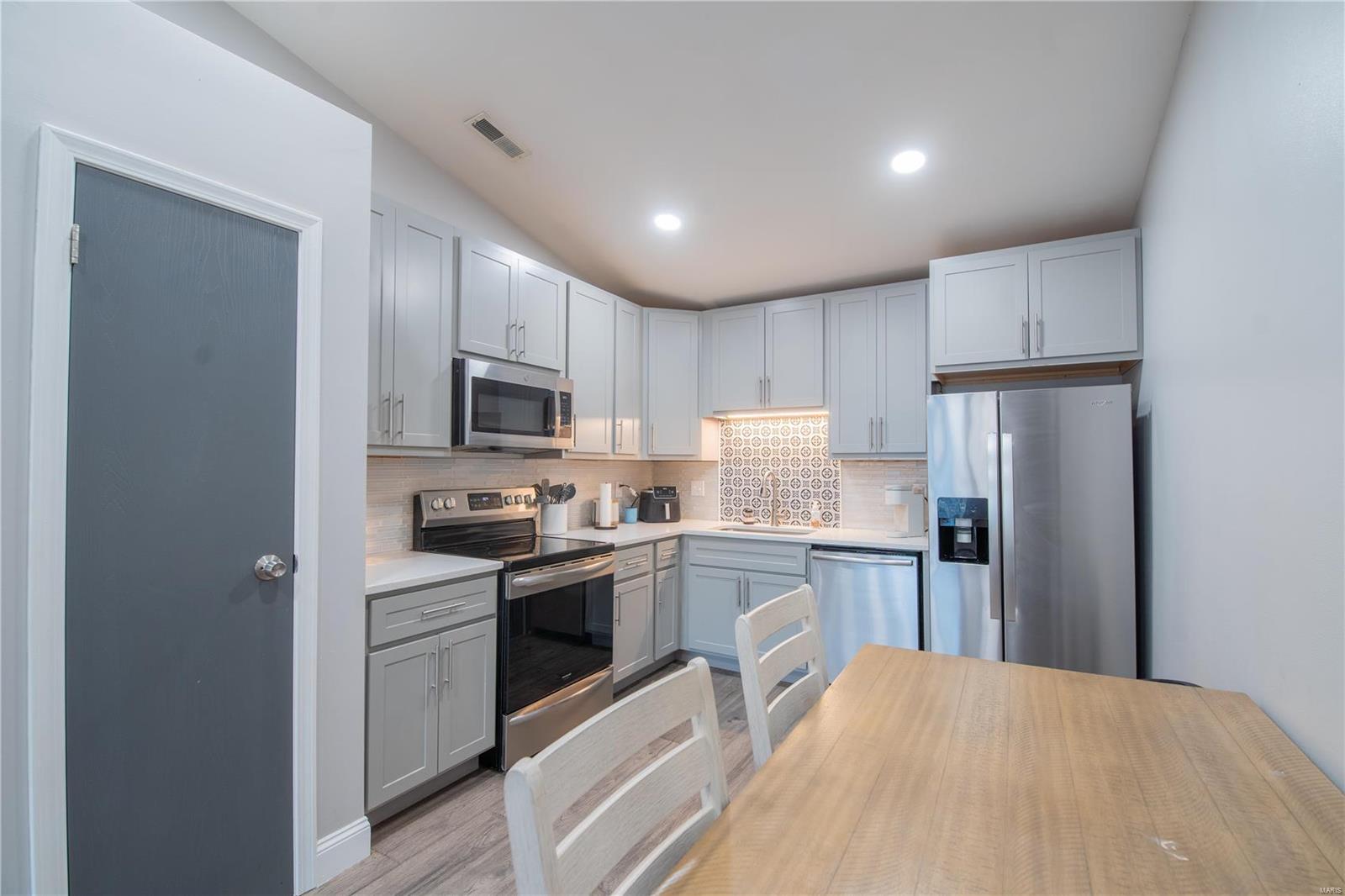 1960 Marine Terrace Drive Unit: J