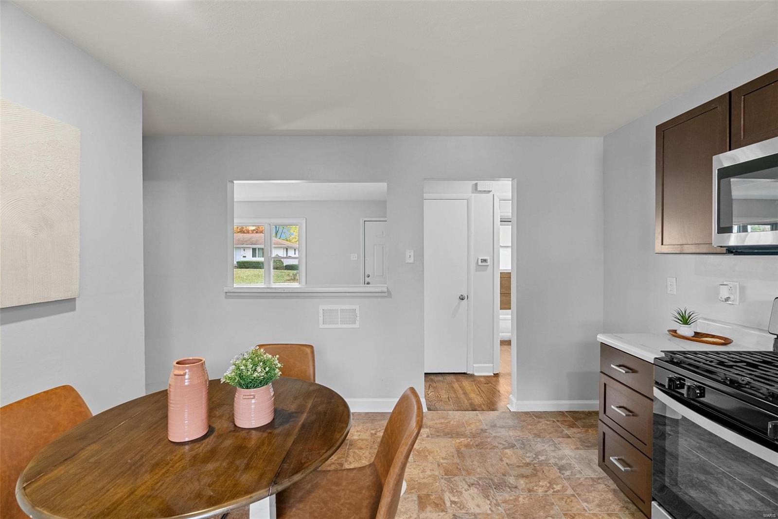 995 Lindsay Lane