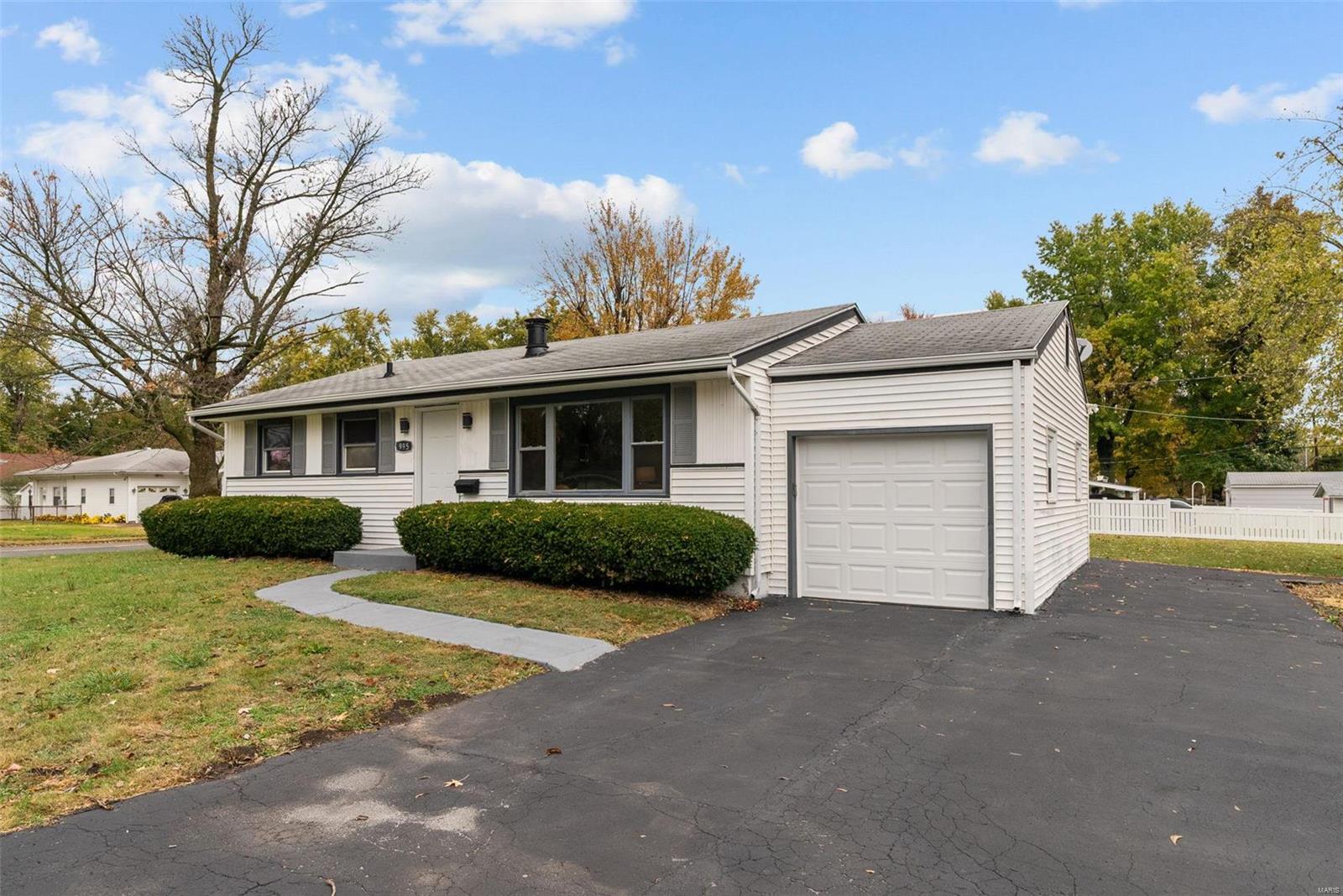 995 Lindsay Lane