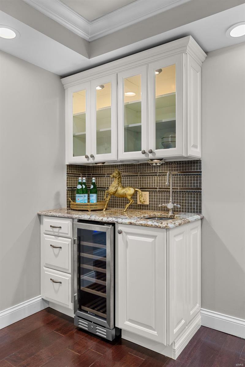 7527 Oxford Drive Unit: 2E