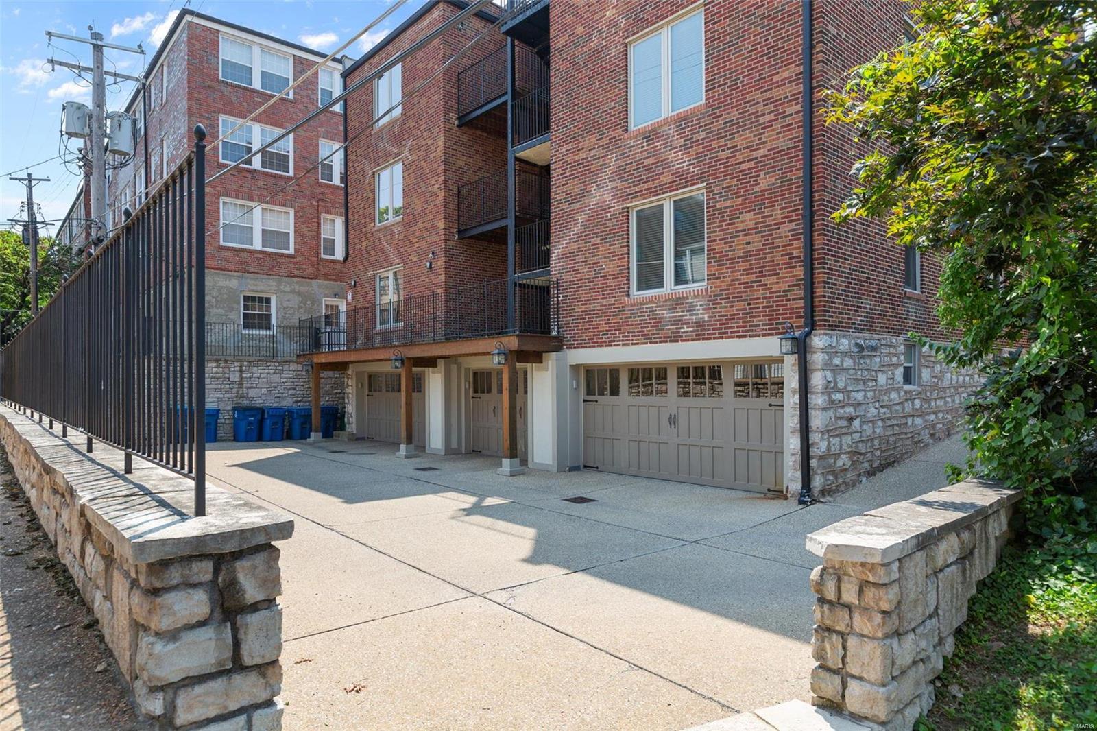7527 Oxford Drive Unit: 2E