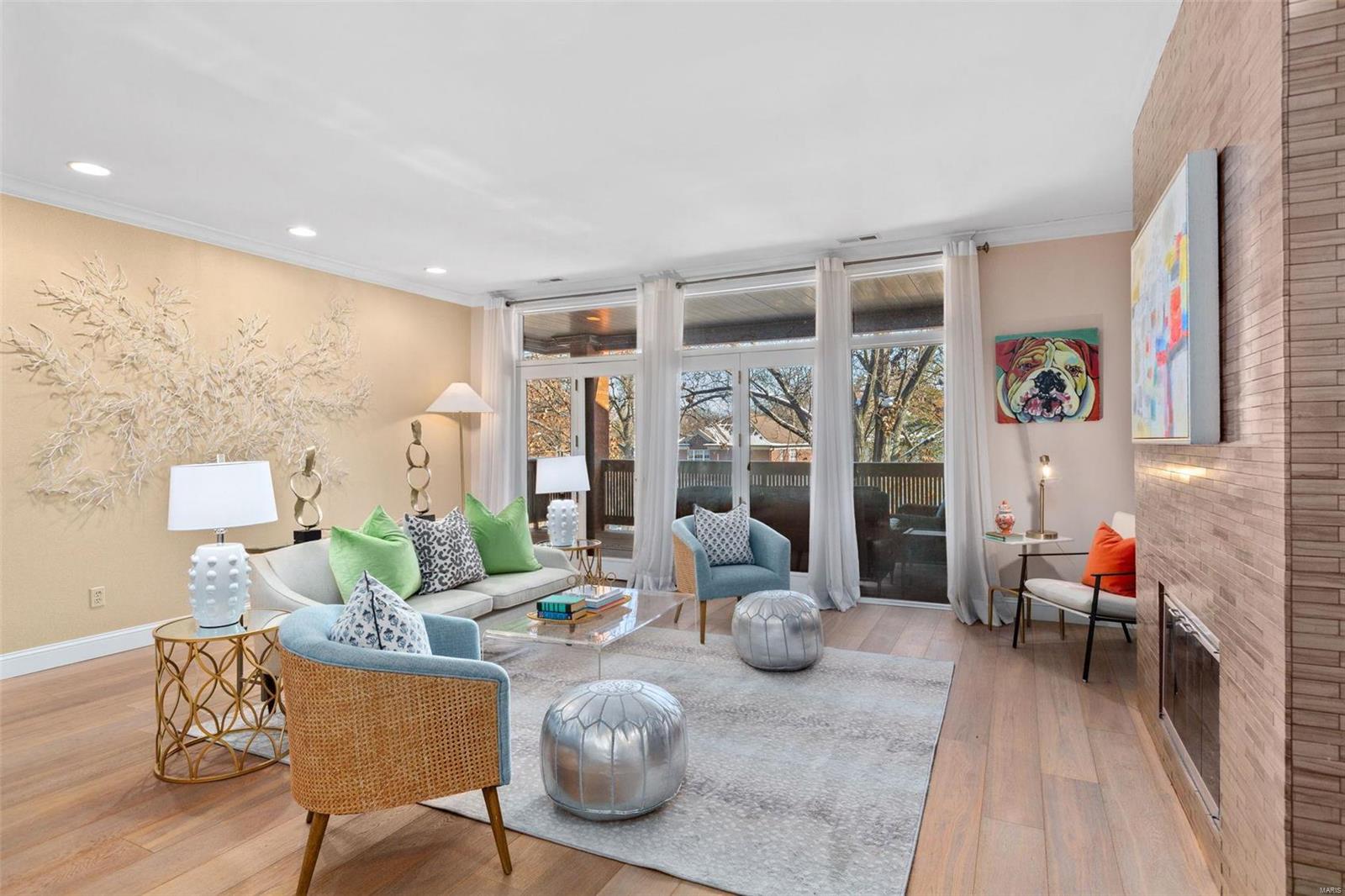 155 N Hanley Road Unit: 200