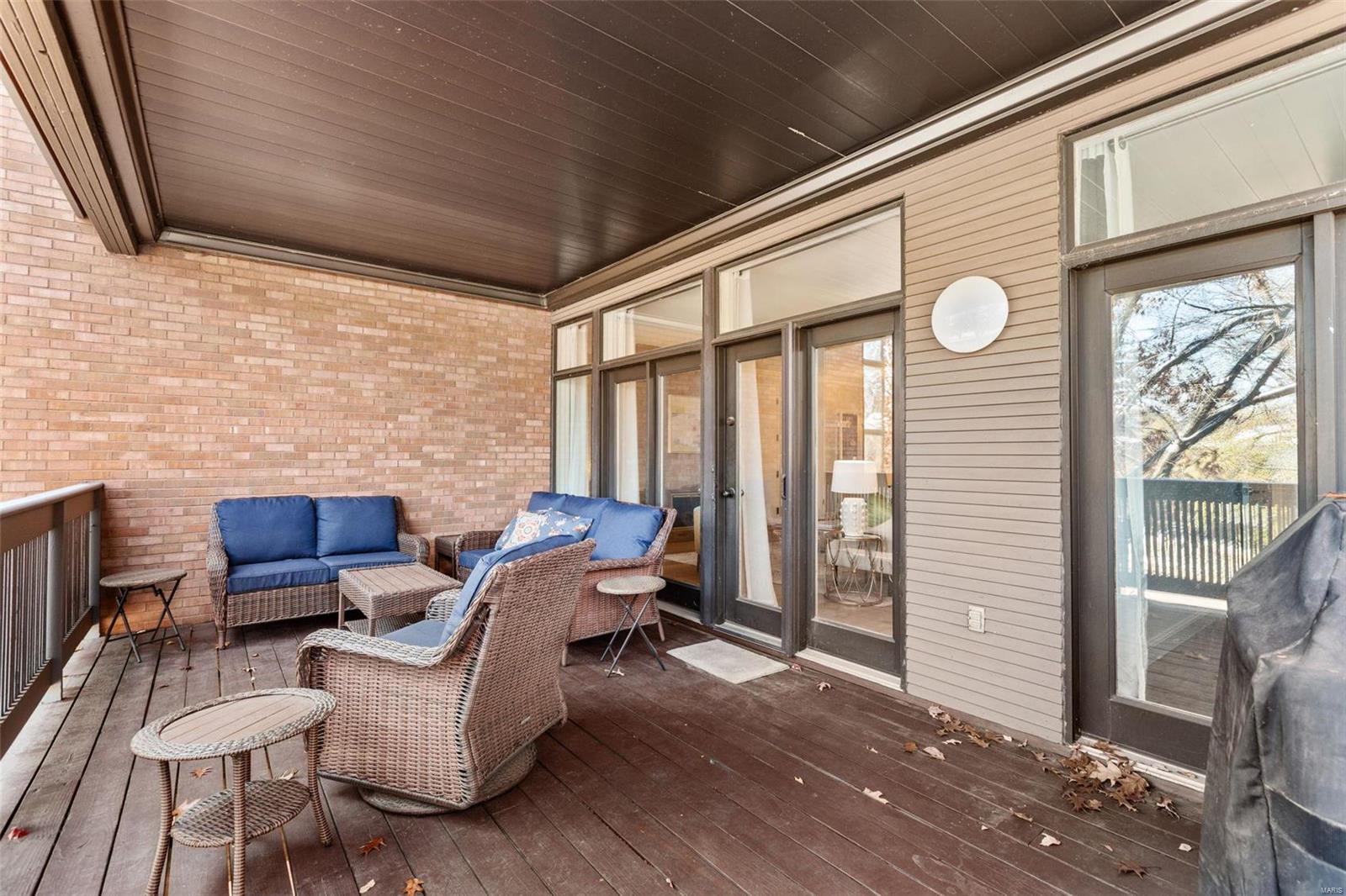 155 N Hanley Road Unit: 200