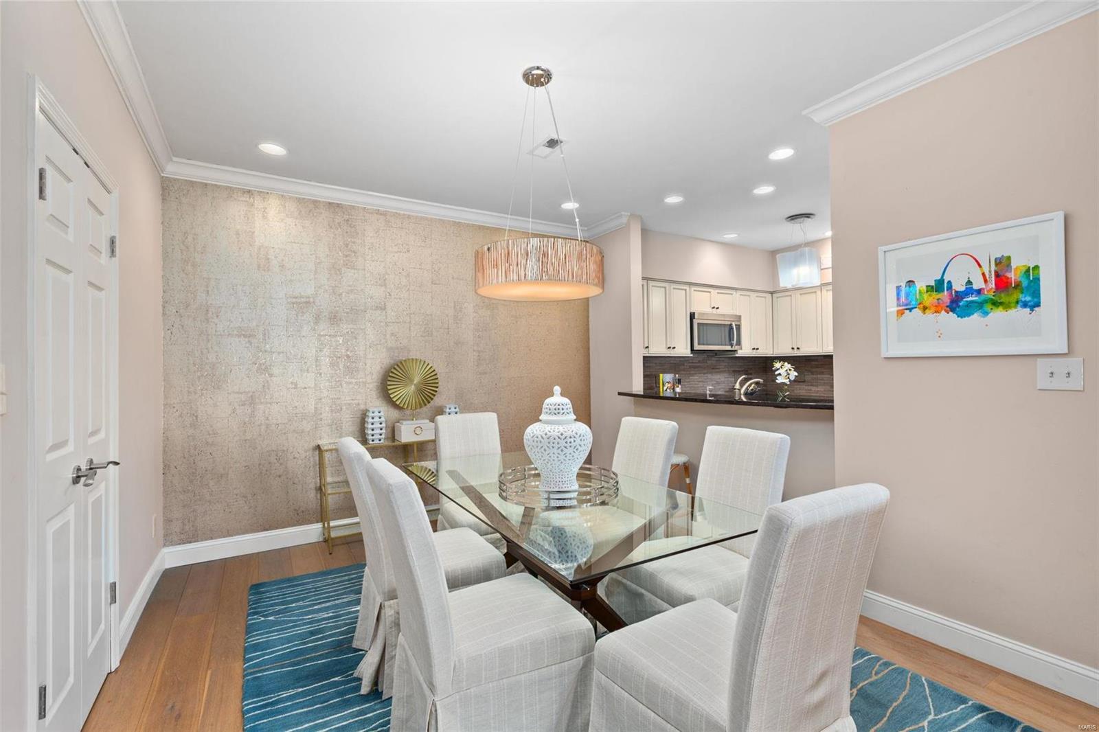 155 N Hanley Road Unit: 200