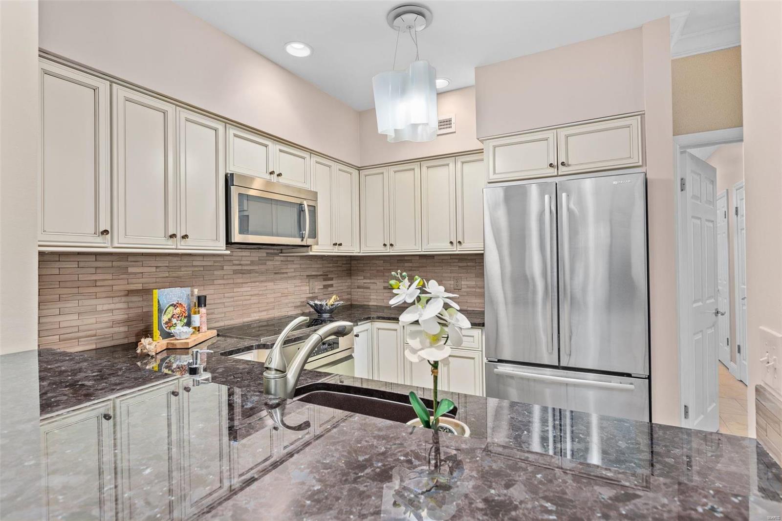 155 N Hanley Road Unit: 200