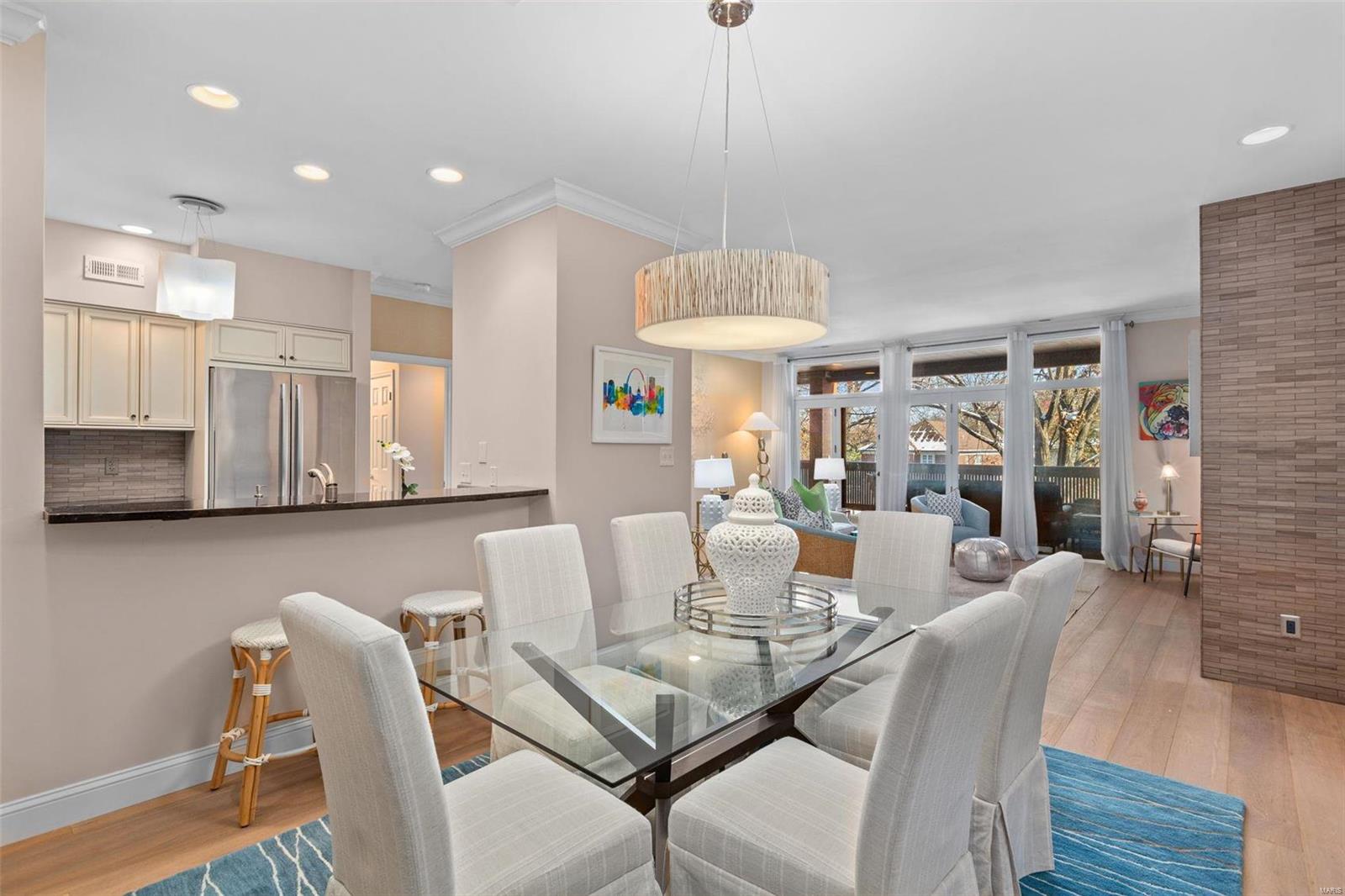 155 N Hanley Road Unit: 200