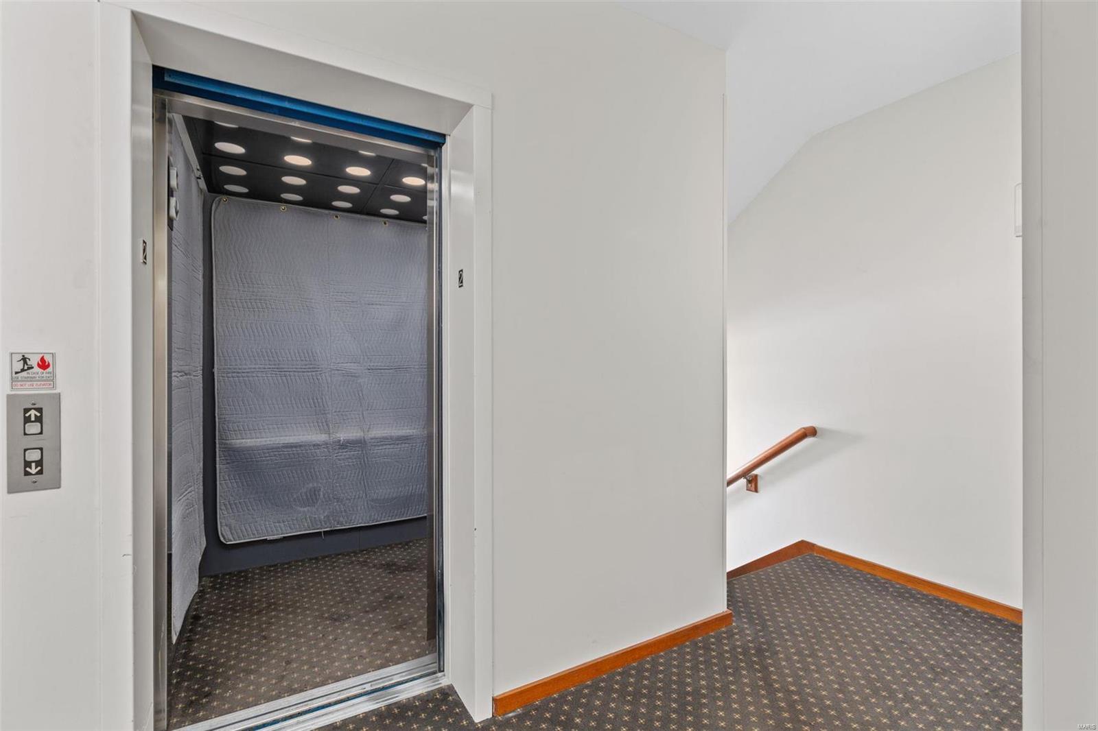 155 N Hanley Road Unit: 200