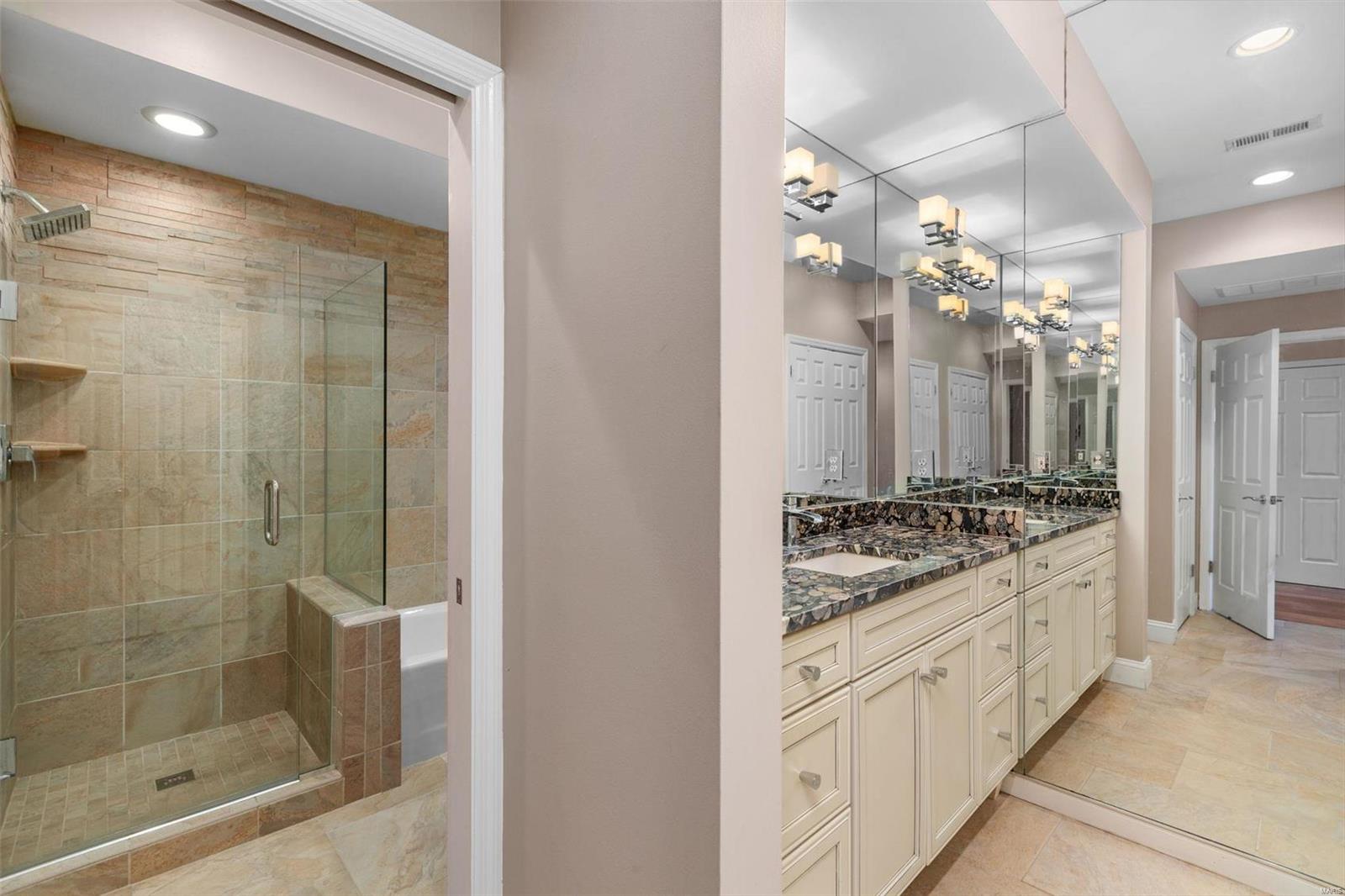 155 N Hanley Road Unit: 200