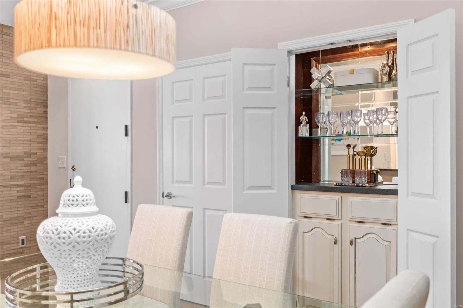 155 N Hanley Road Unit: 200