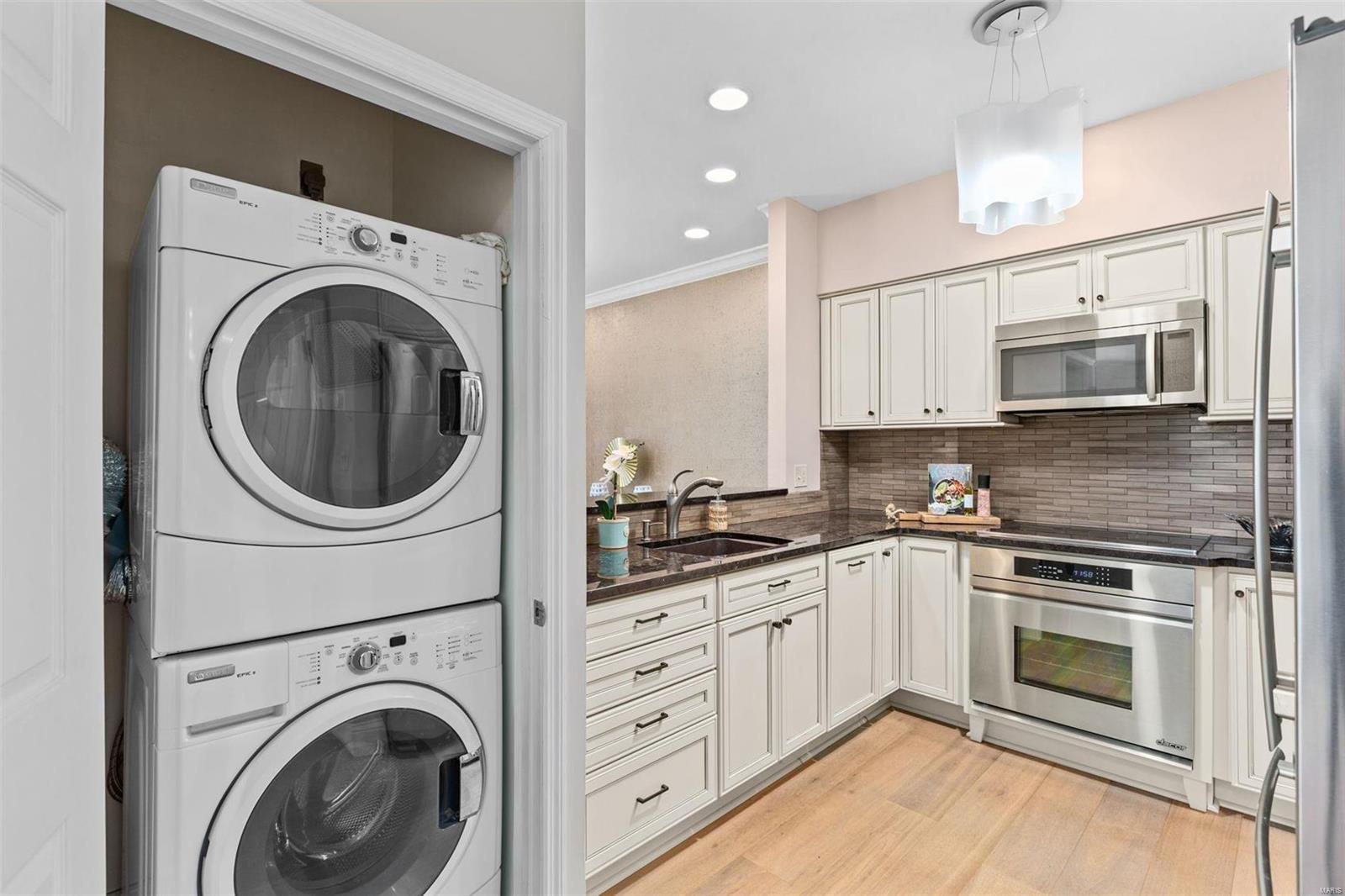 155 N Hanley Road Unit: 200