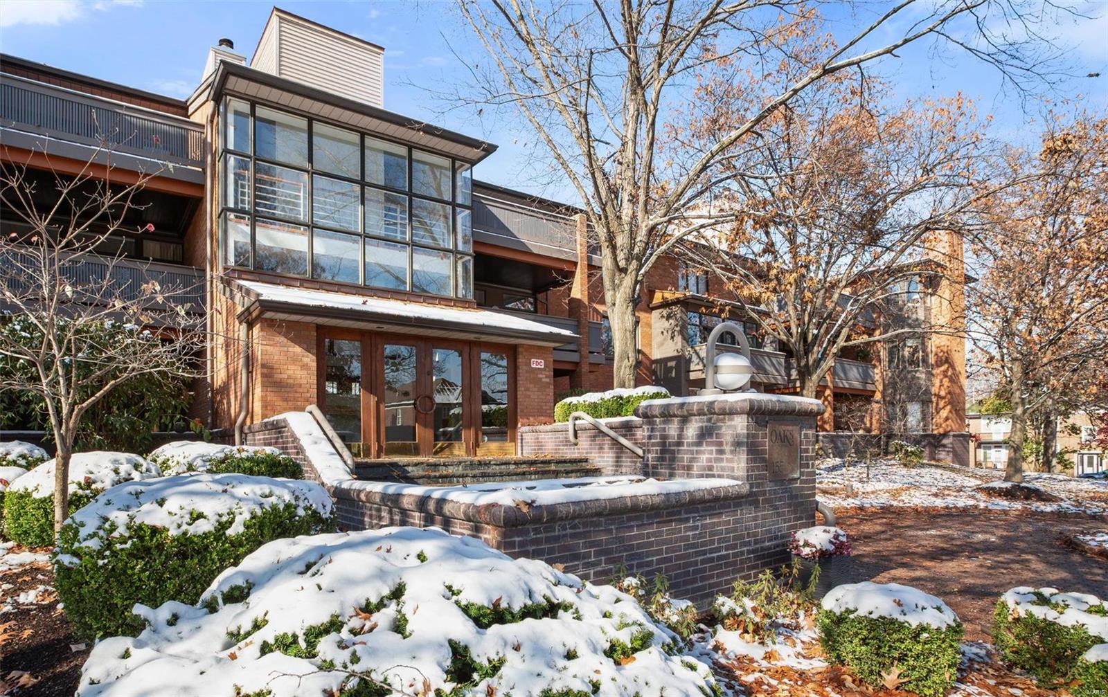 155 N Hanley Road Unit: 200