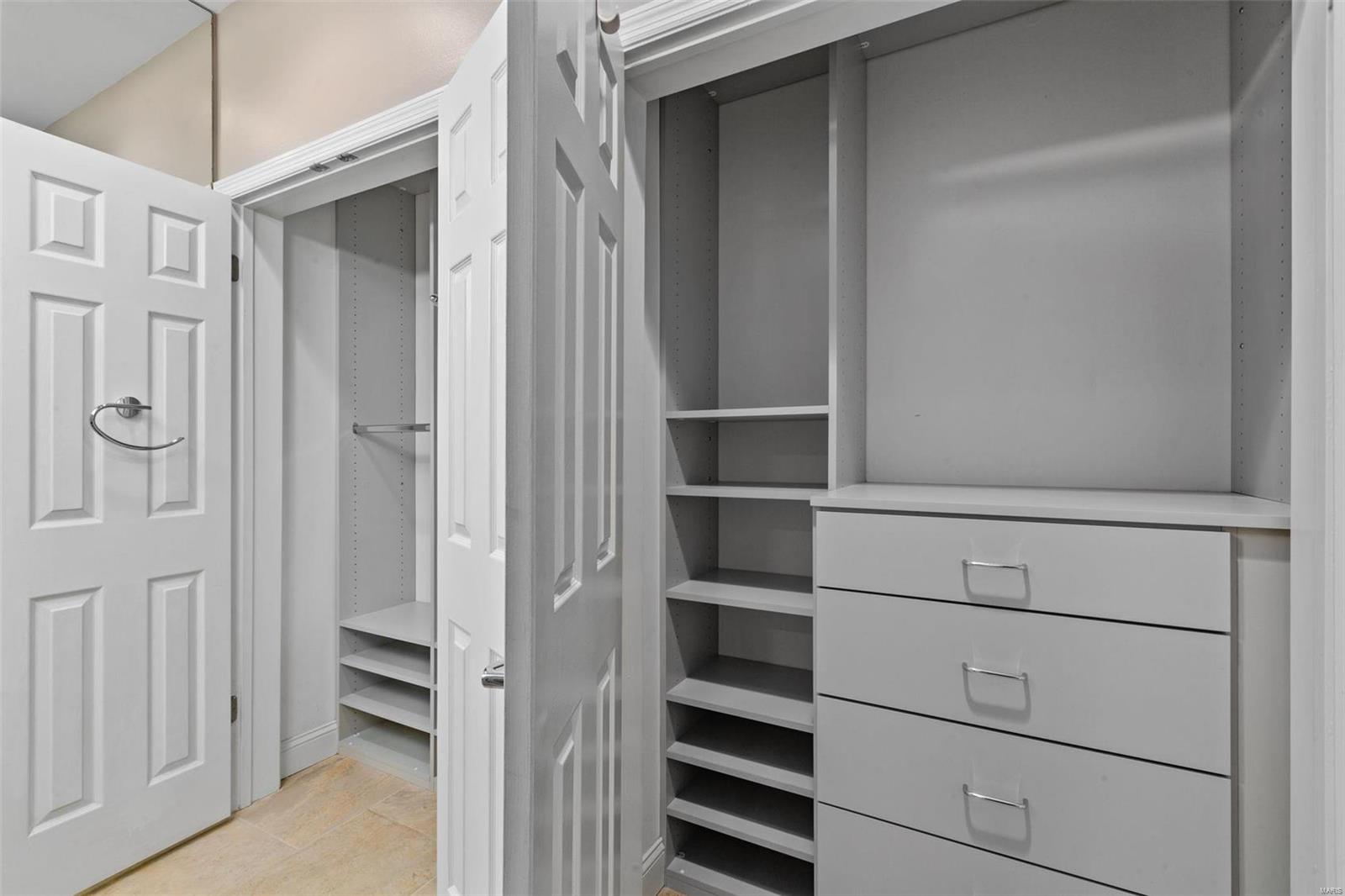 155 N Hanley Road Unit: 200