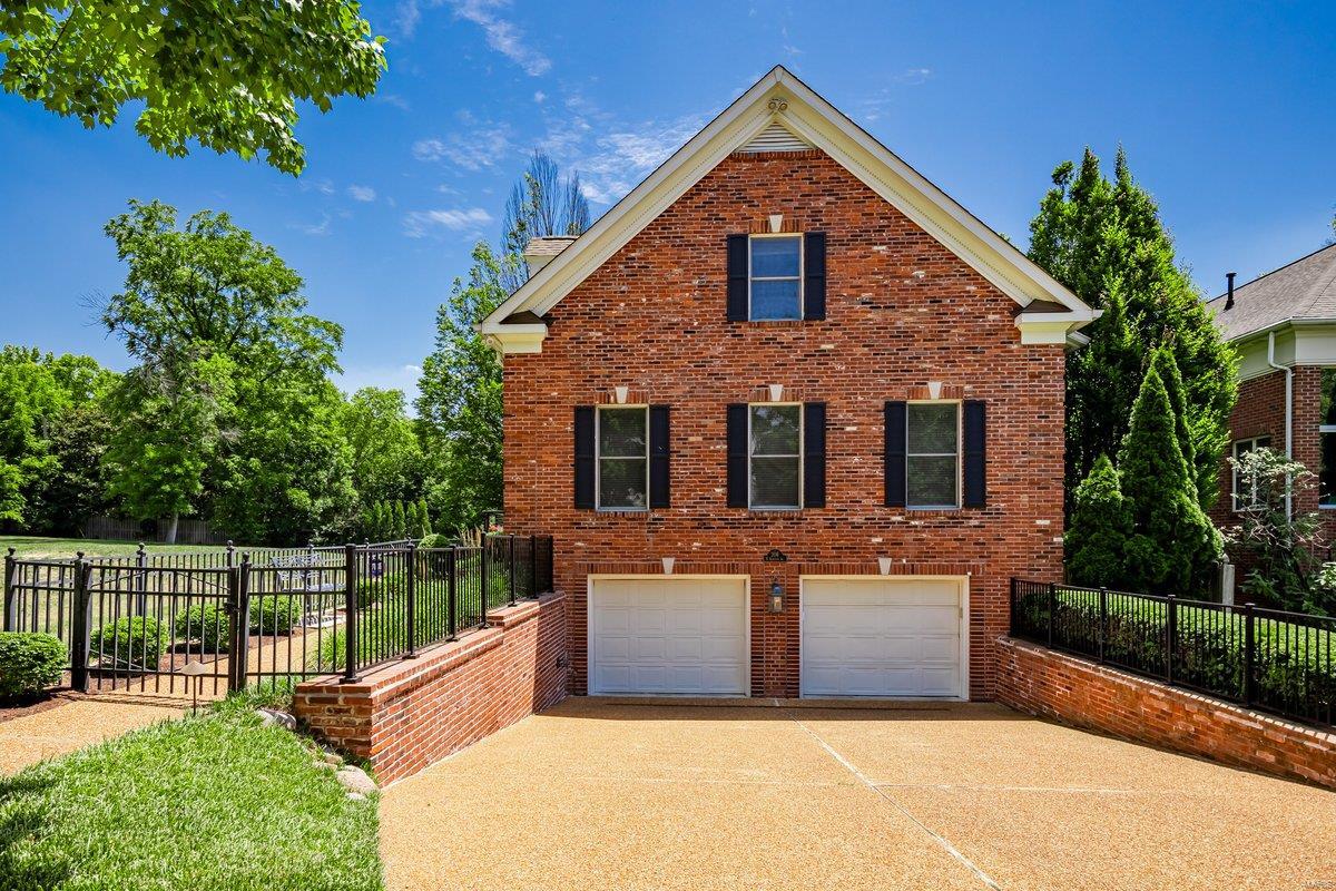 206 N Bemiston Avenue