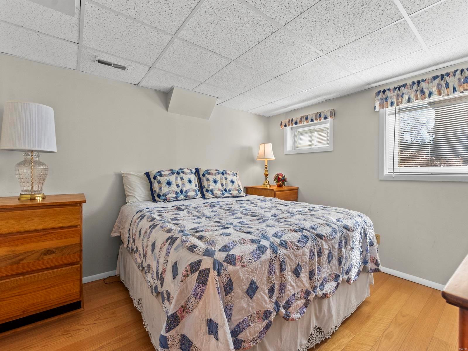 9417 Oakwood Manor Lane