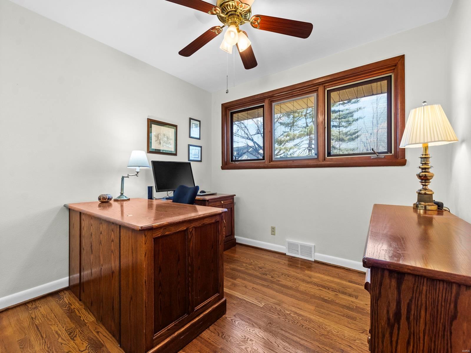 9417 Oakwood Manor Lane