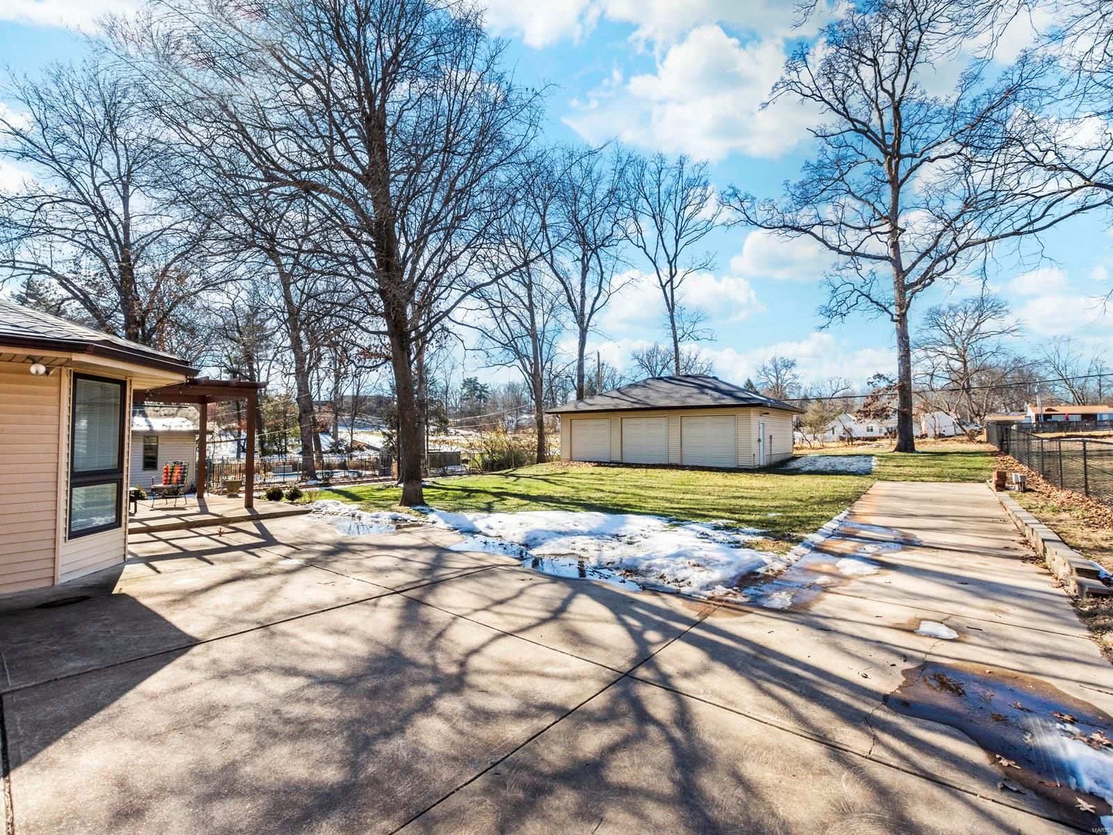 9417 Oakwood Manor Lane