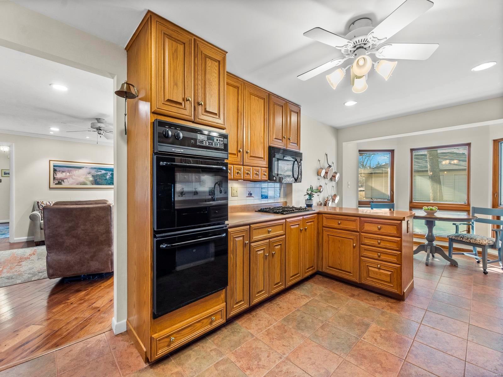 9417 Oakwood Manor Lane