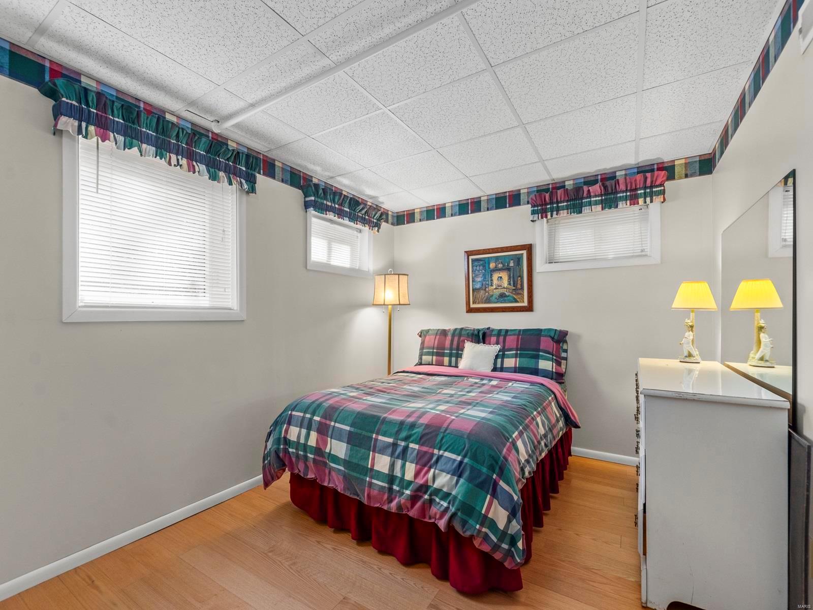 9417 Oakwood Manor Lane