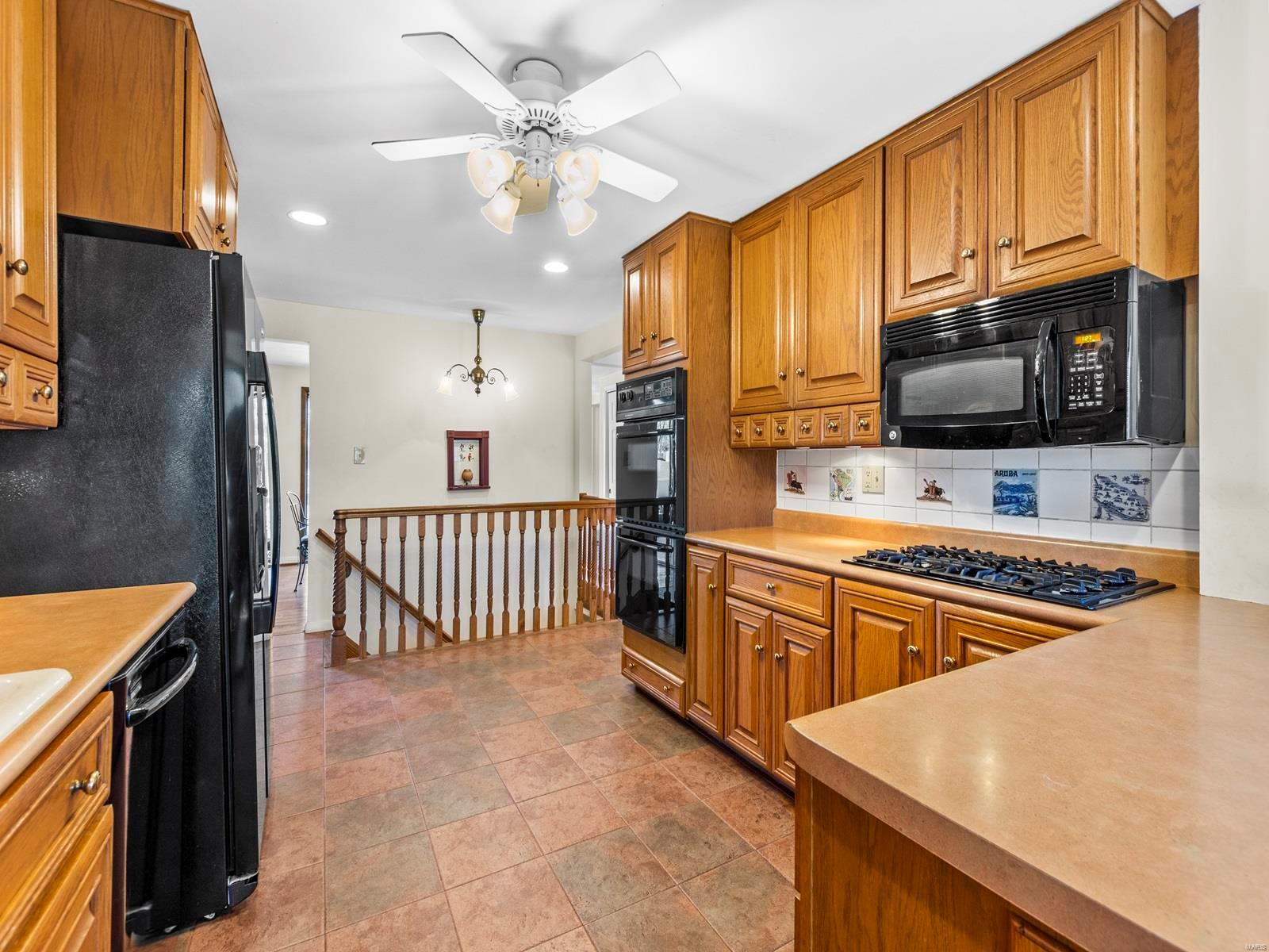 9417 Oakwood Manor Lane