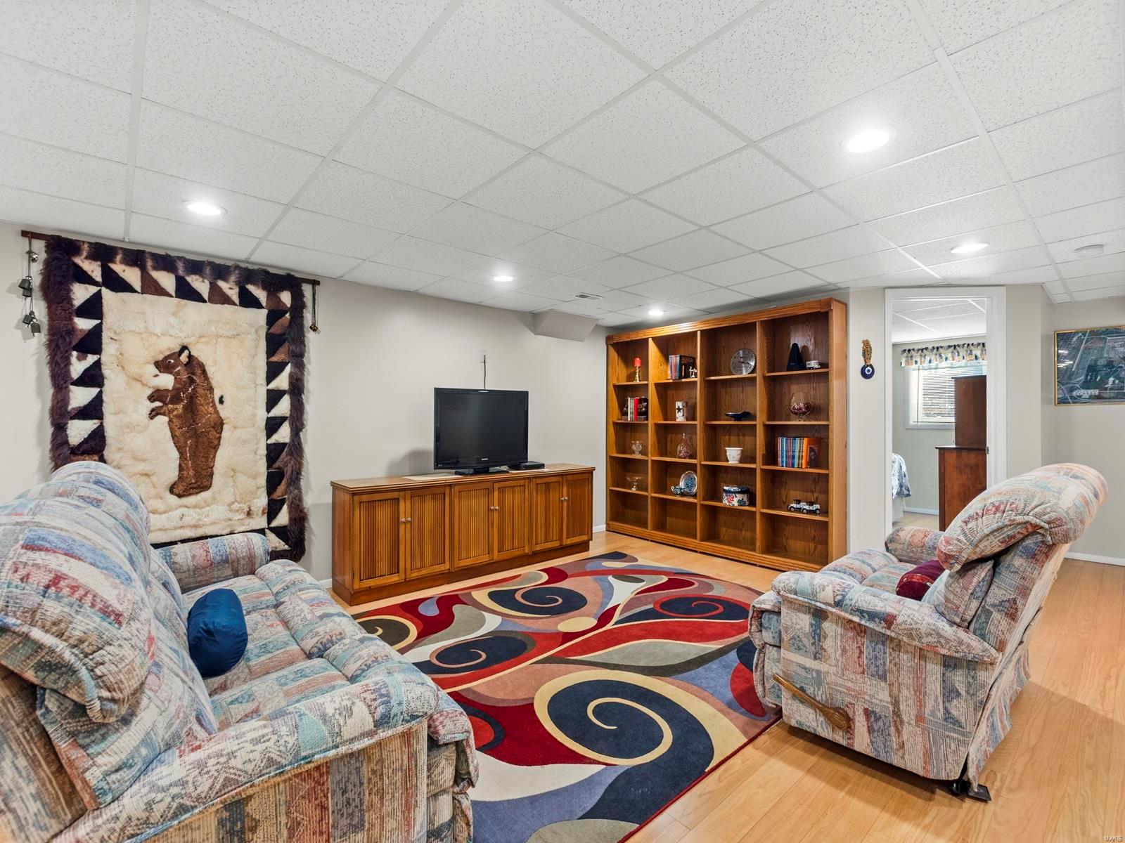 9417 Oakwood Manor Lane