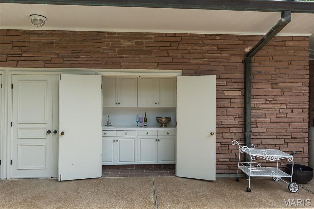24 Twin Springs Lane