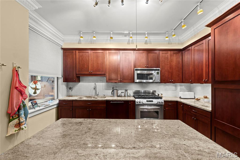 4954 Lindell Boulevard Unit: 6E