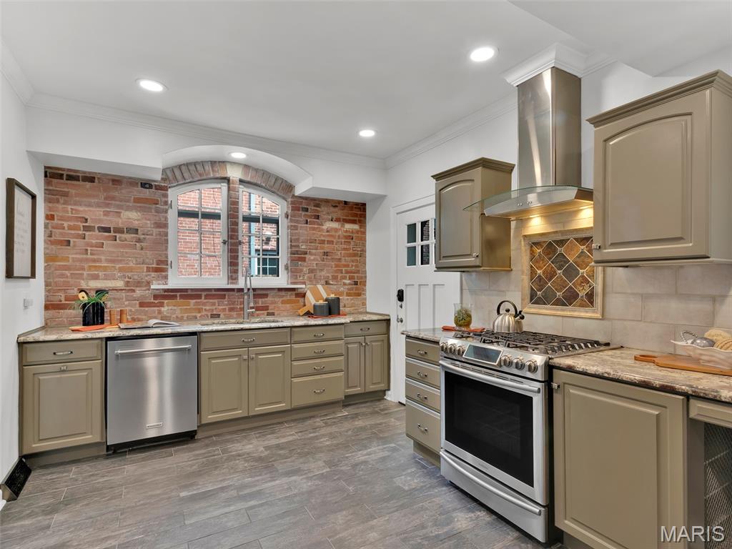 7360 Teasdale Avenue