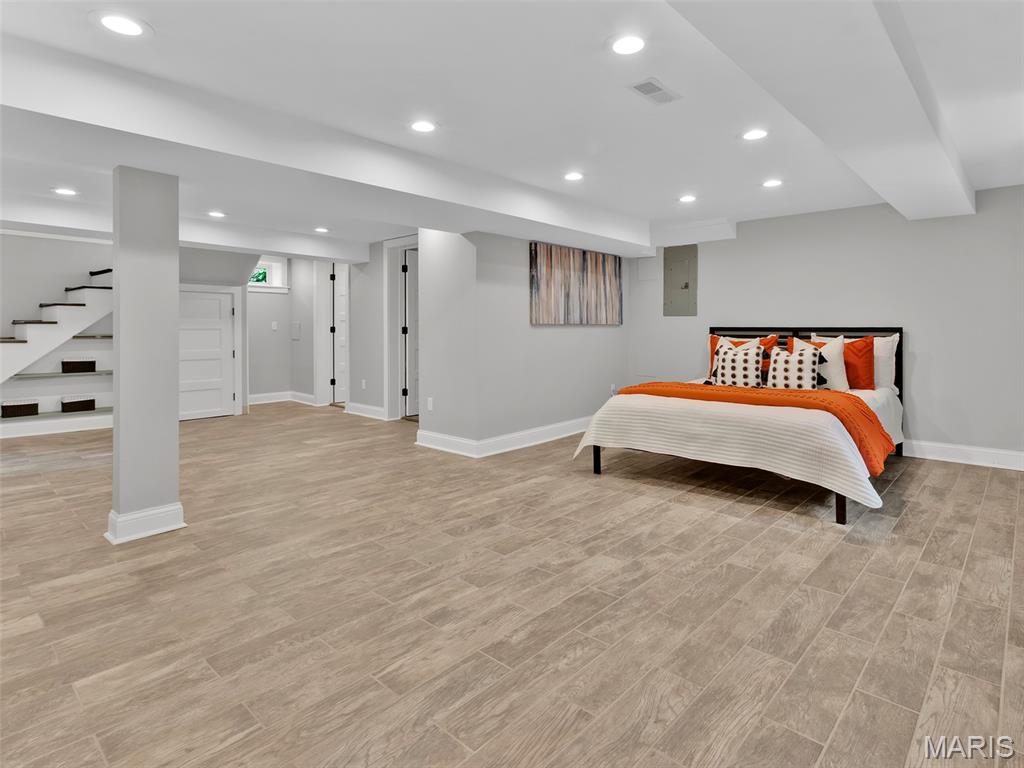 7360 Teasdale Avenue