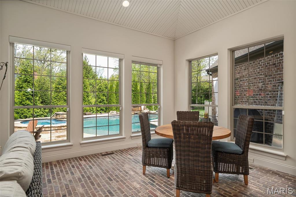 139 Frontenac Forest