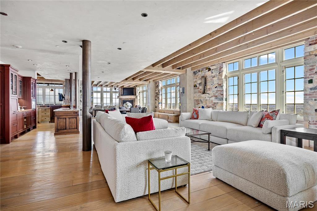 150 Carondelet Unit: 2901