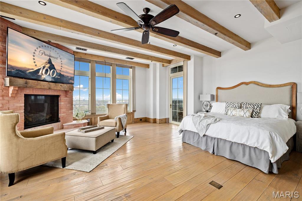 150 Carondelet Unit: 2901