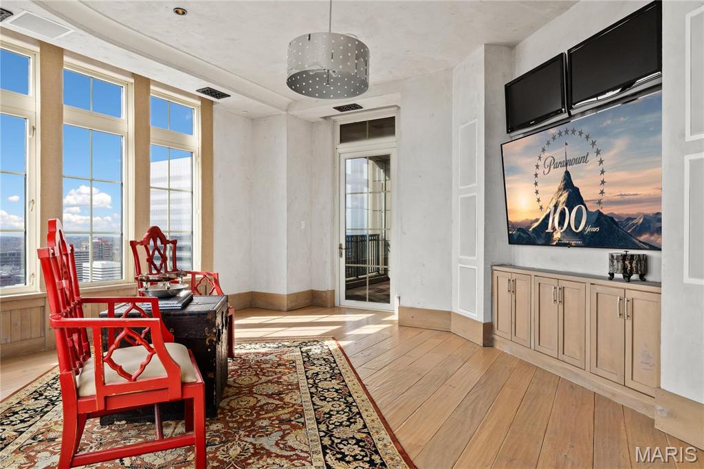 150 Carondelet Unit: 2901