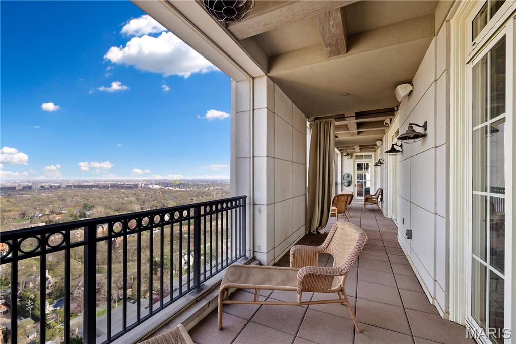 150 Carondelet Unit: 2901
