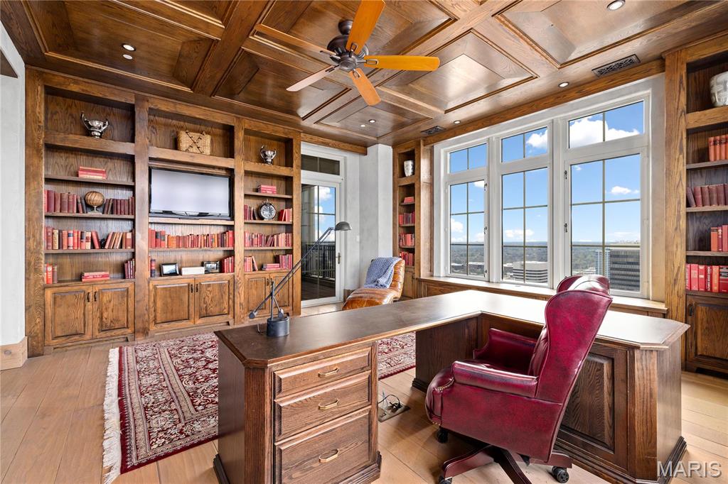 150 Carondelet Unit: 2901
