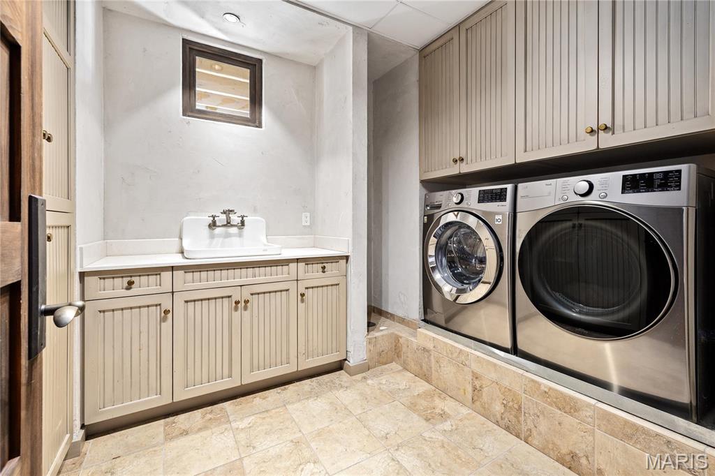 150 Carondelet Unit: 2901