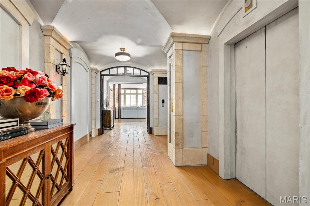 150 Carondelet Unit: 2901