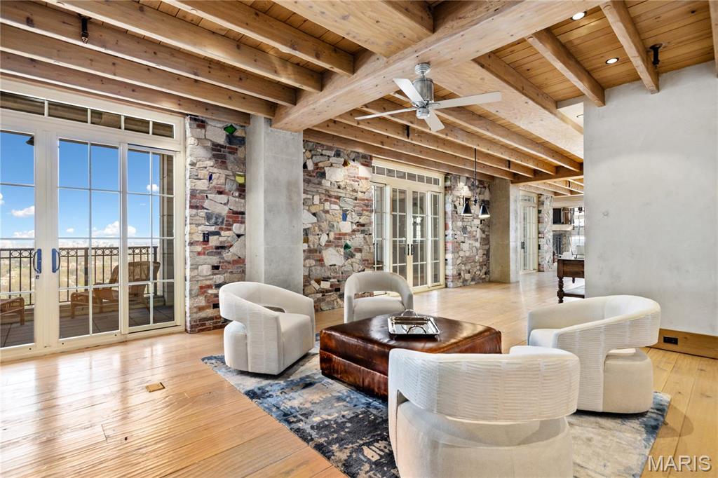 150 Carondelet Unit: 2901