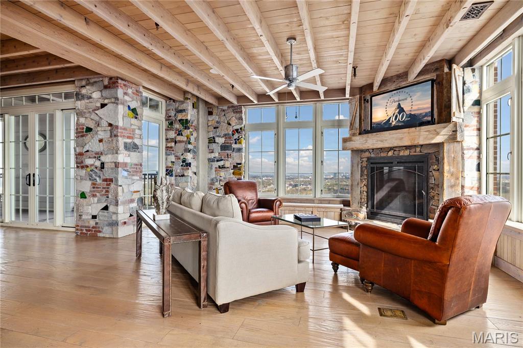 150 Carondelet Unit: 2901