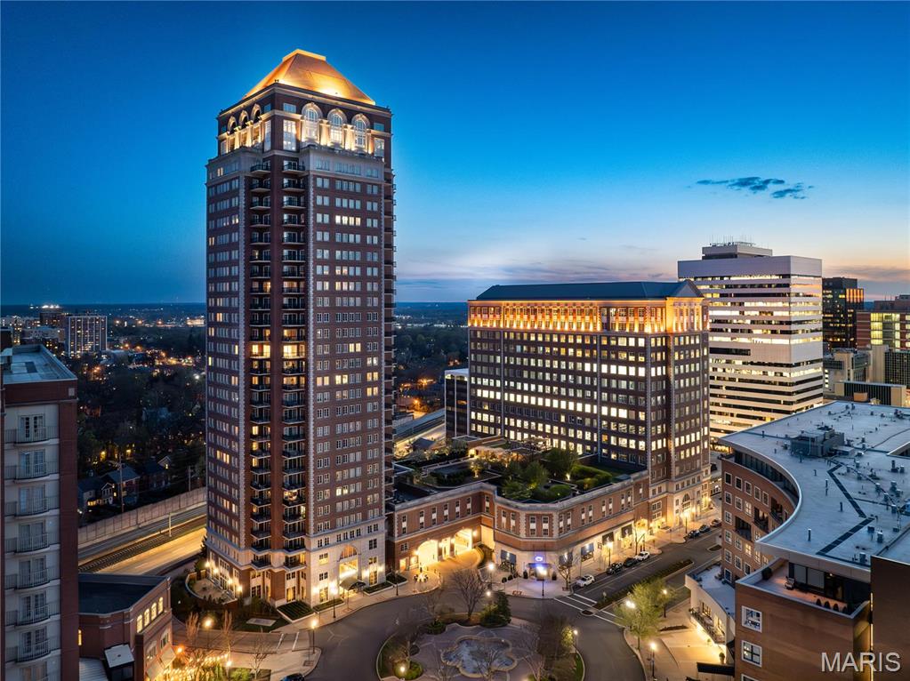 150 Carondelet Unit: 2901
