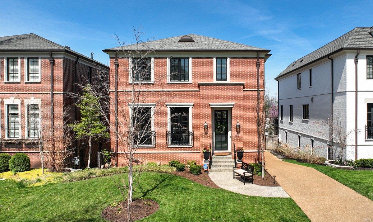 8121 Stratford Drive