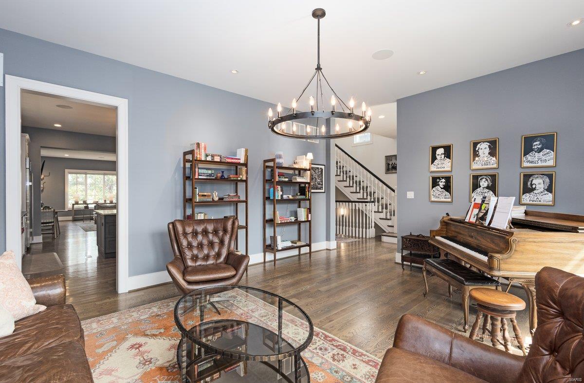 8121 Stratford Drive