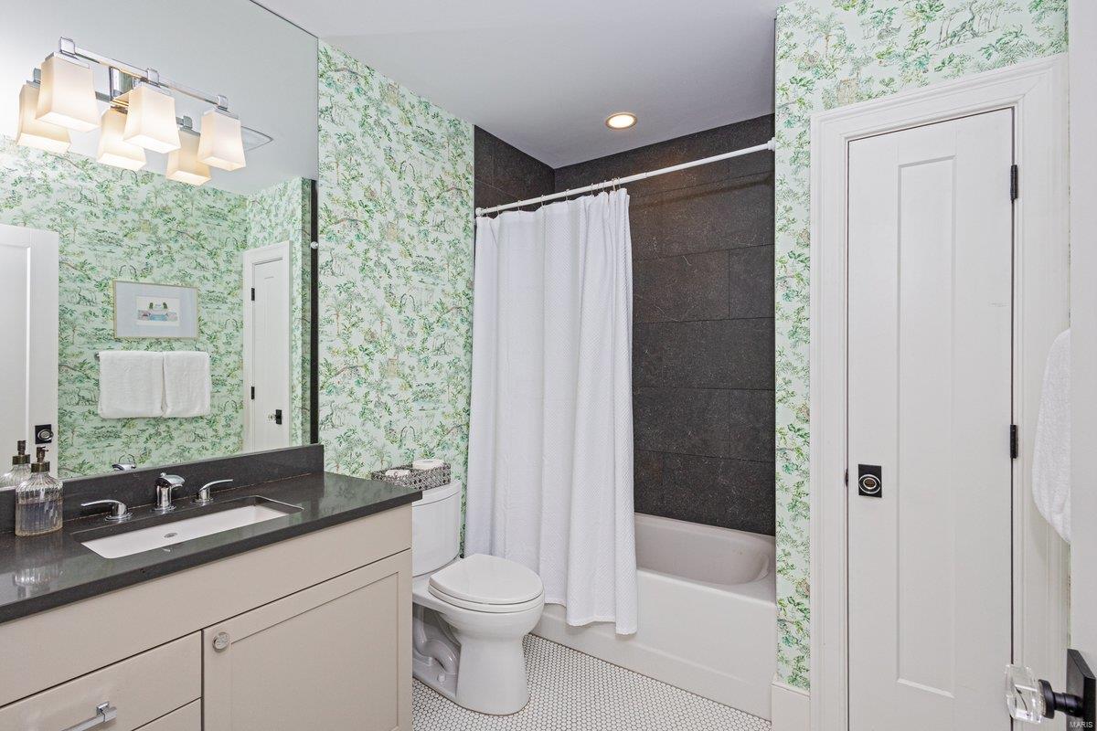 8121 Stratford Drive