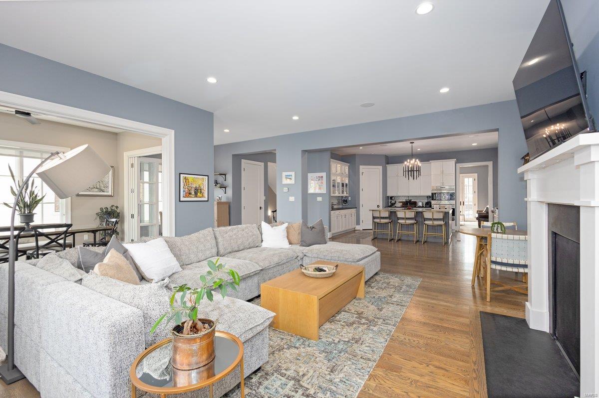 8121 Stratford Drive