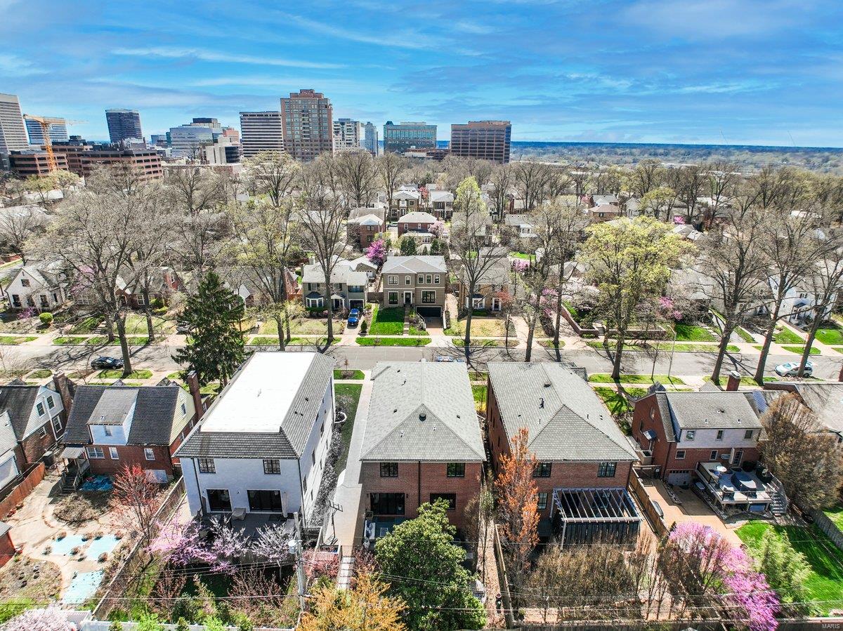 8121 Stratford Drive