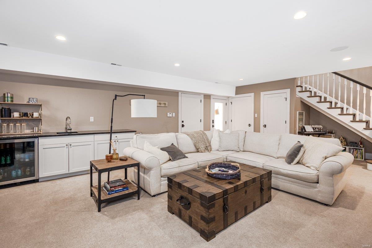 8121 Stratford Drive