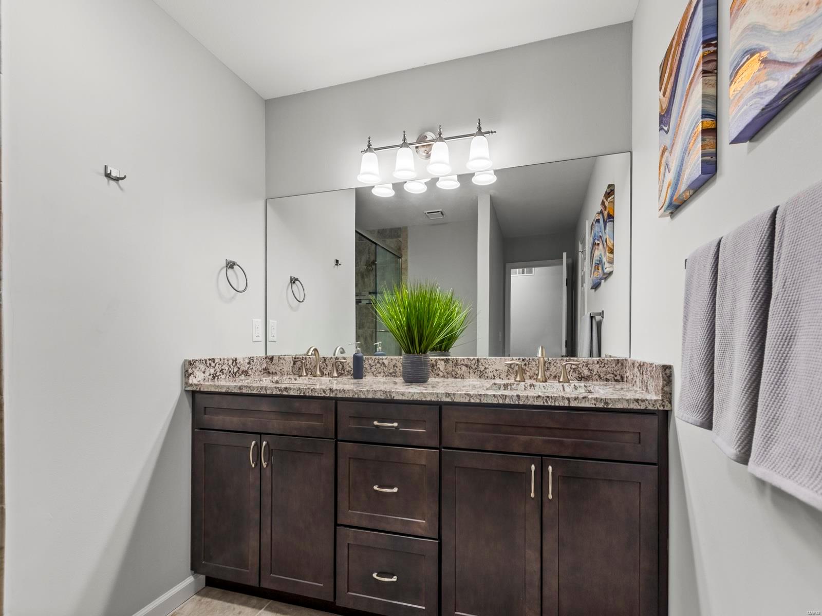 1020 King Henry Court