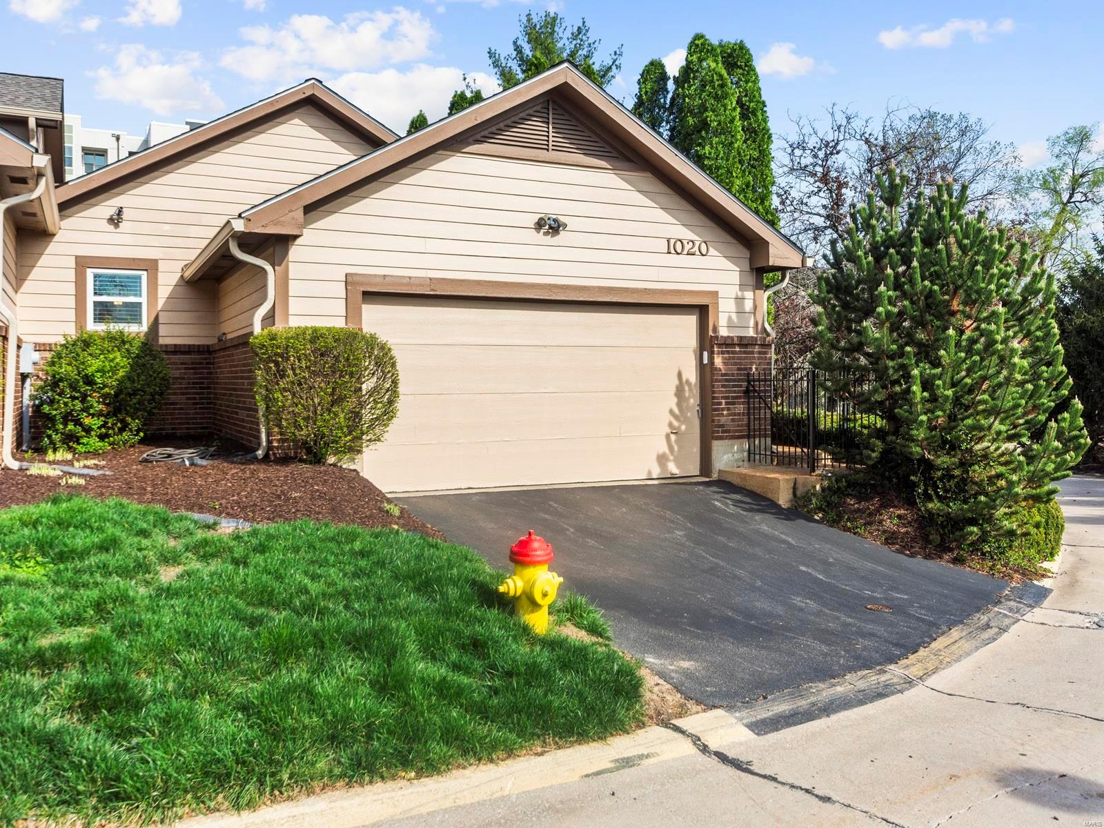 1020 King Henry Court